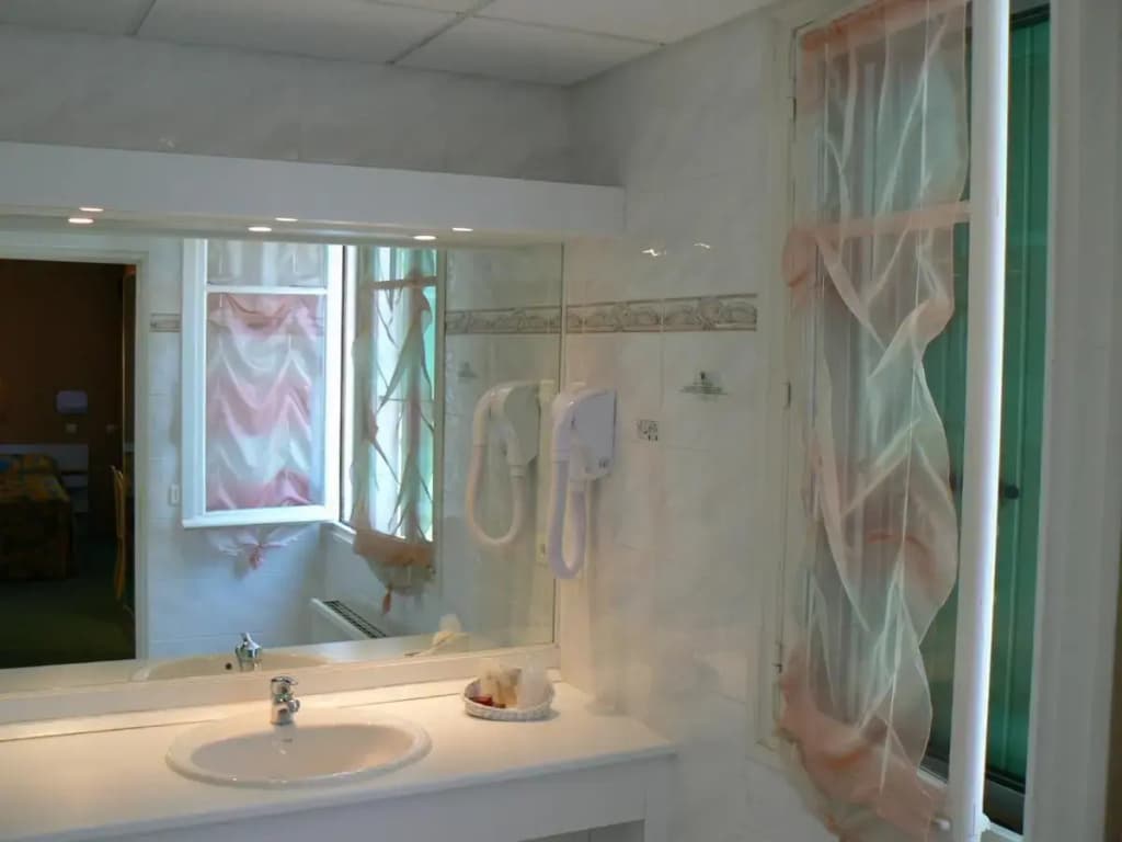 Hotel Les Chenes - Miniature 7