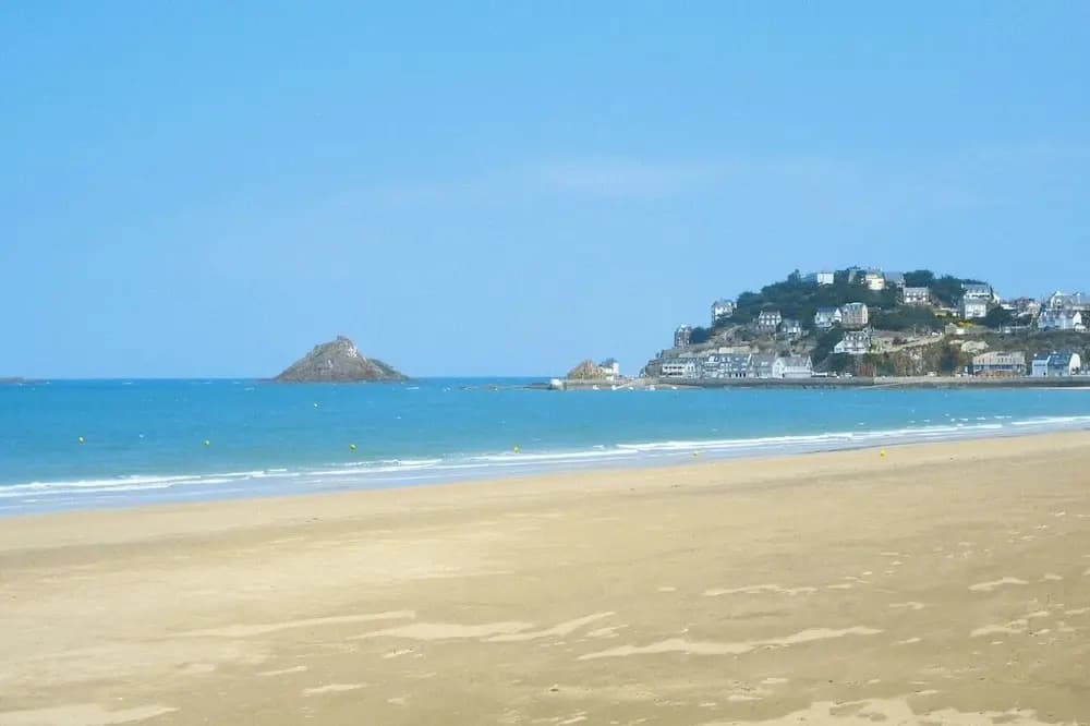 Nice Holiday Home Near the Beach, Hillion - Miniature 8