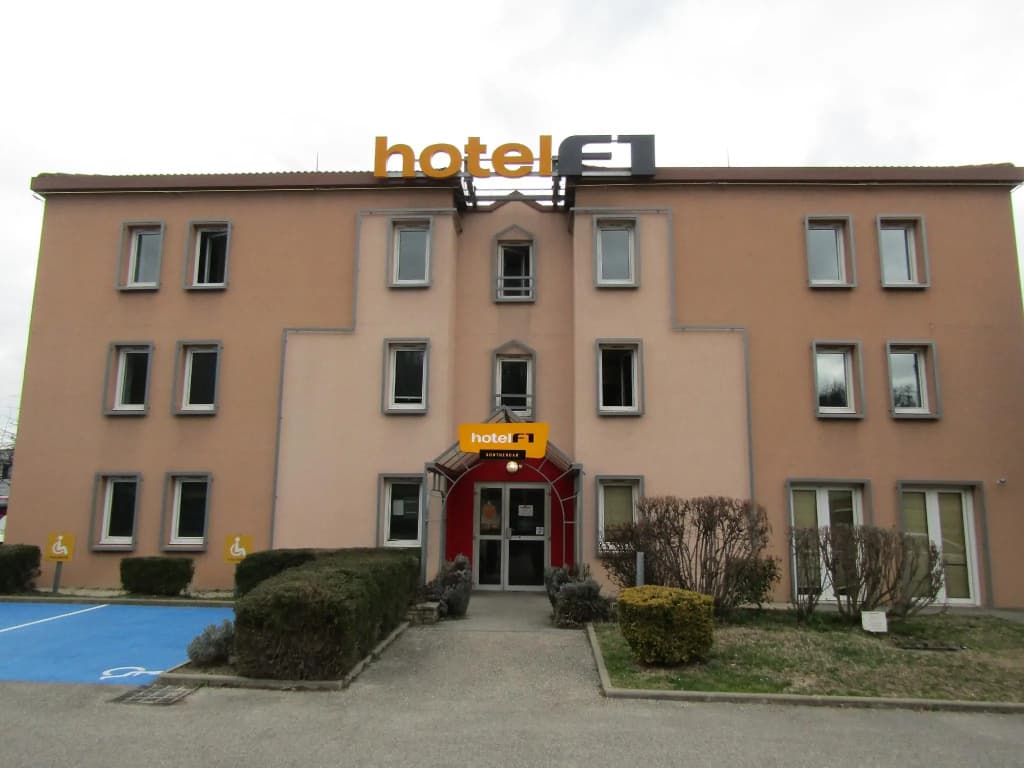 hotelF1 Lyon Bourgoin-Jallieu - Photo 1