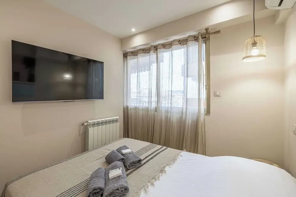 Renovated Flat 250m From the Beach - Town Centre - 2br/6p - Photo 3