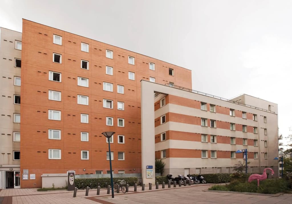 Séjours & Affaires Pantin Charles de Gaulle - Photo 1