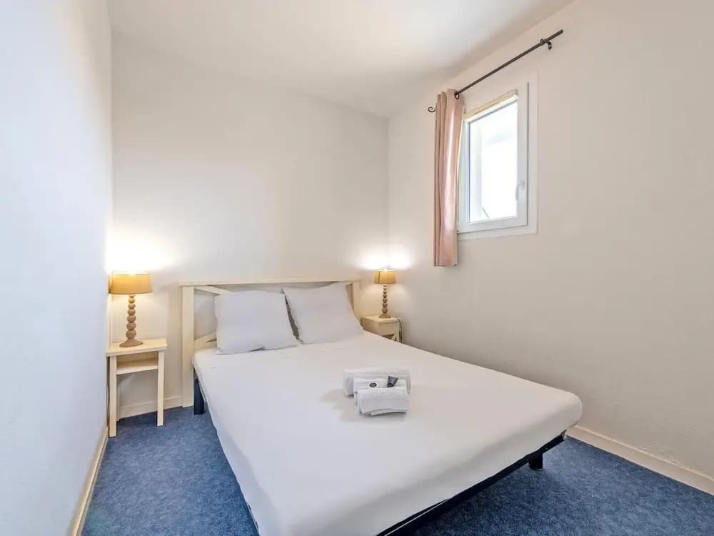 Flat by Pointe St-mathieu - Miniature 4