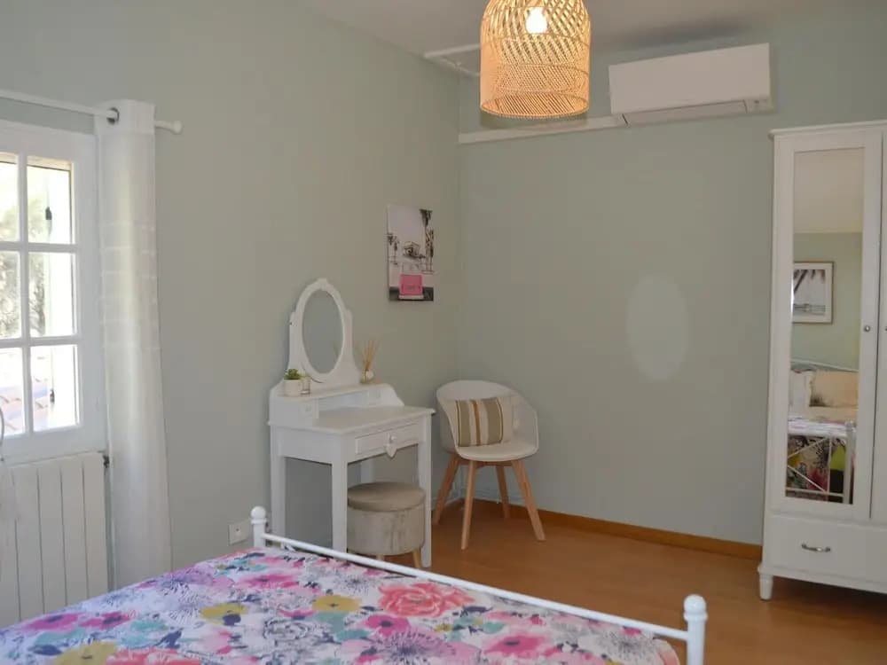 Holiday Home With Large Garden and Pool - Photo 3