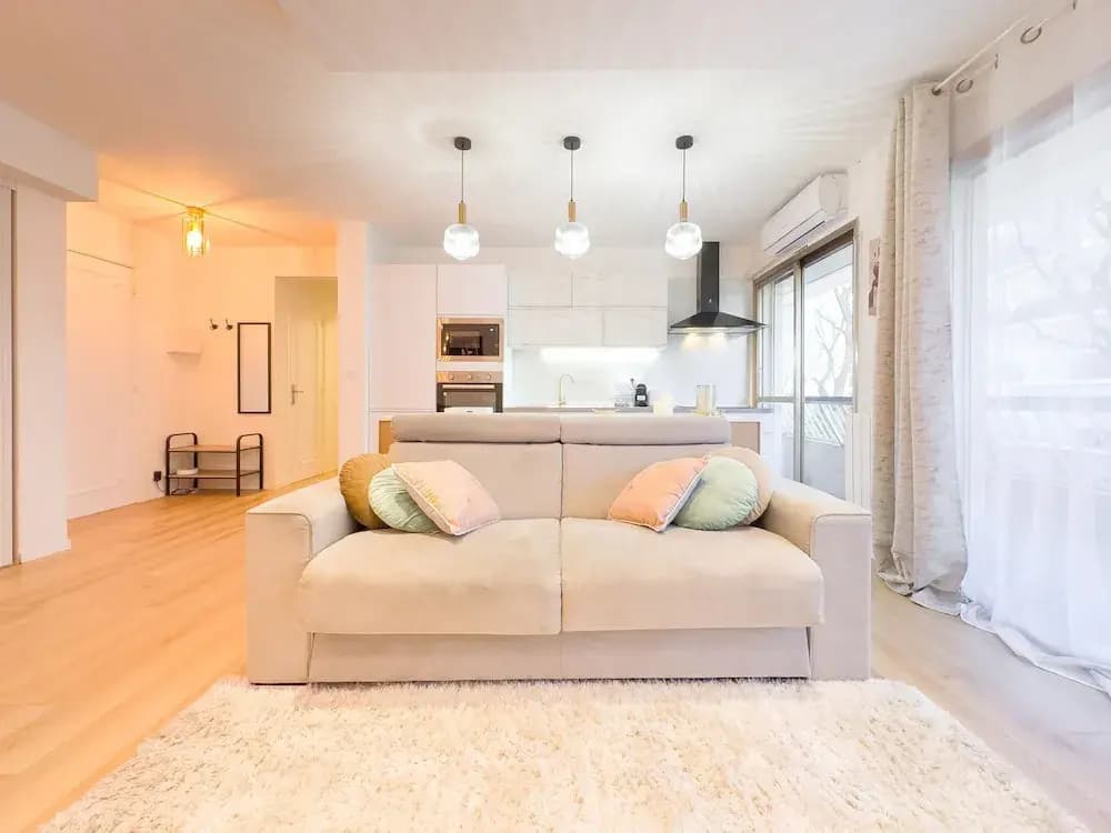 Le Dor in Cannes With 1 Bedrooms and 1 Bathrooms - Photo 1