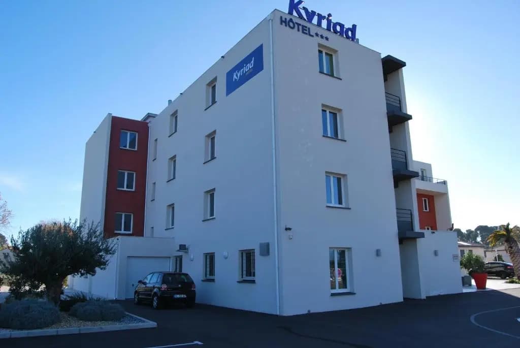 Kyriad Perpignan Sud - Photo 1