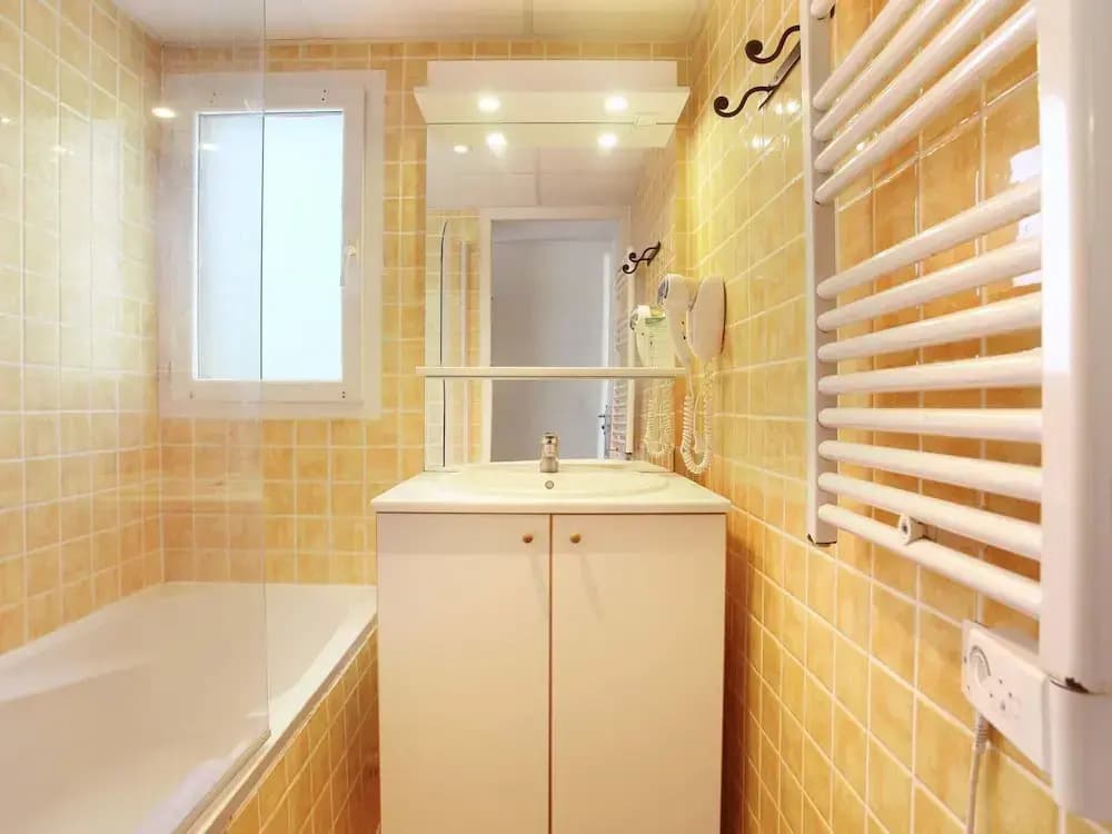 Apartment in Greoux-les-bains Near Lakes - Photo 5