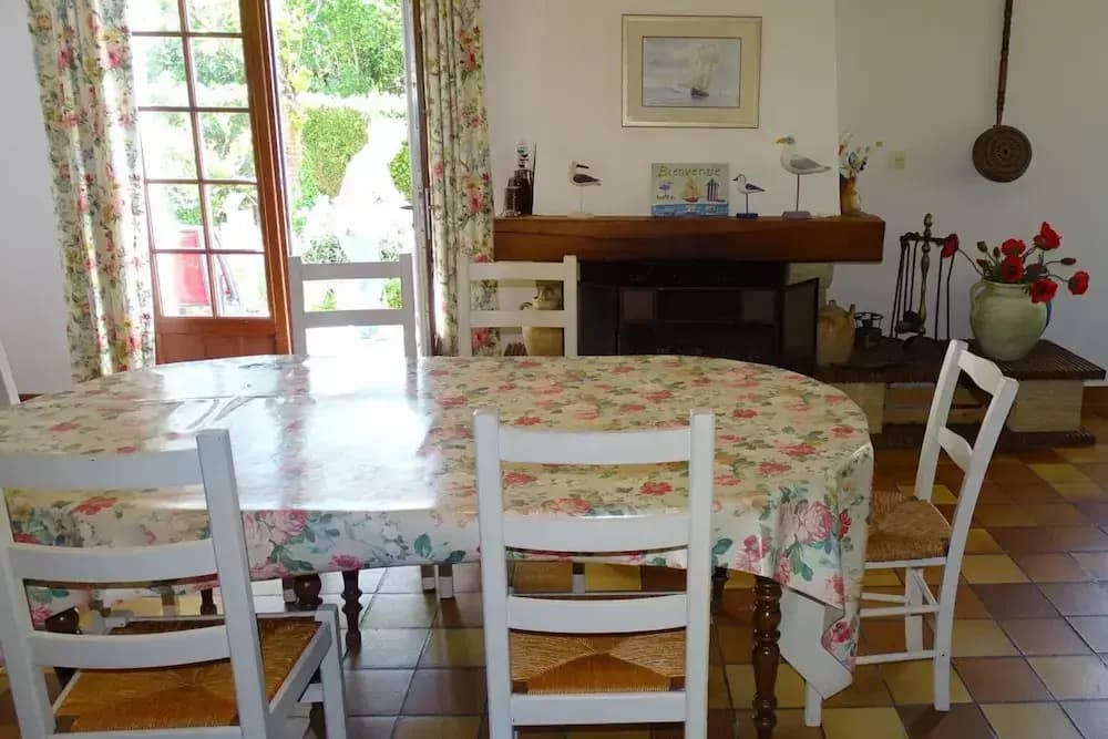 Beautiful Quiet Holiday Home, Close to the Beach - Miniature 2