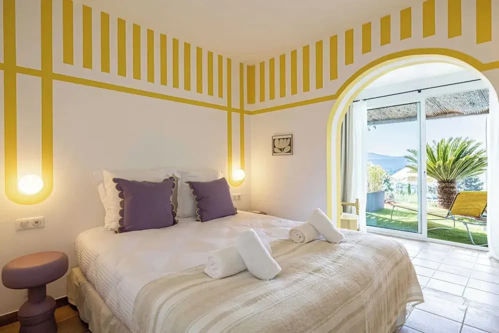 Room in a Magnificent 500m2 Provencal Villa - Photo 1