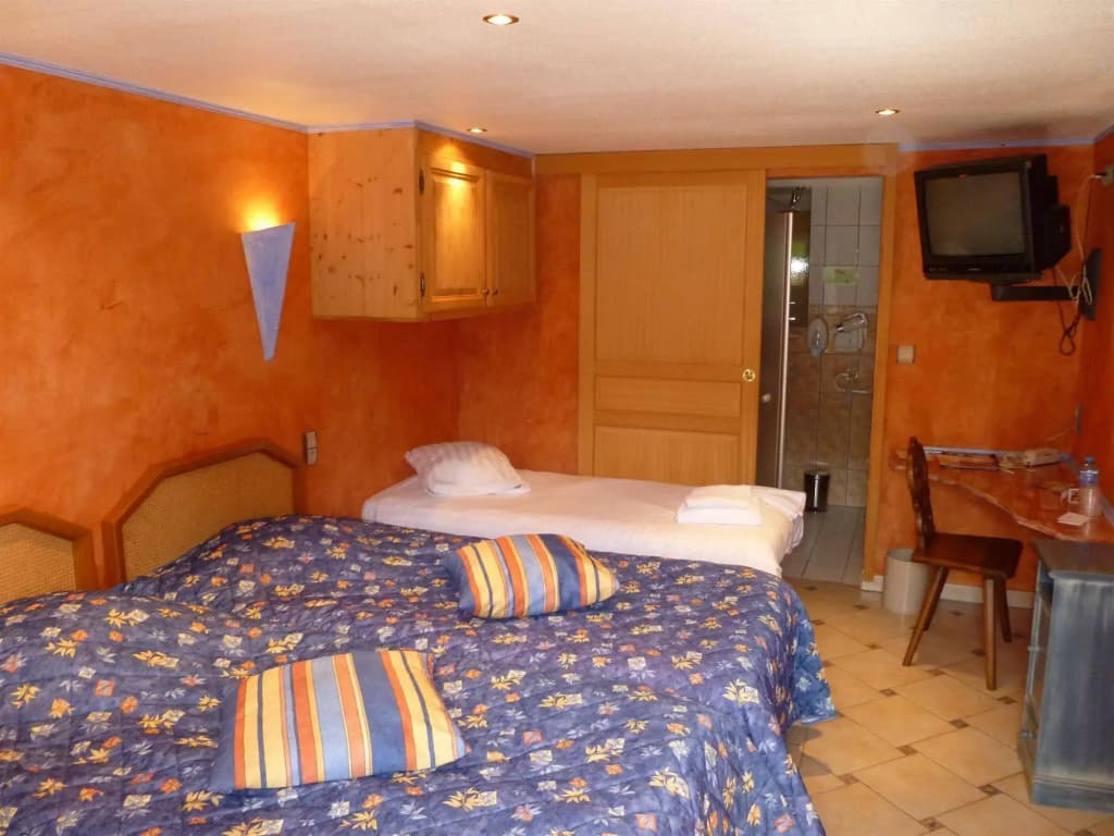 Hotel Restaurant Les Pins - Photo 4