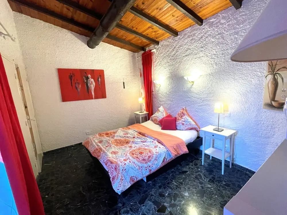 Majestic Villa in Lecci With Garden - Photo 2