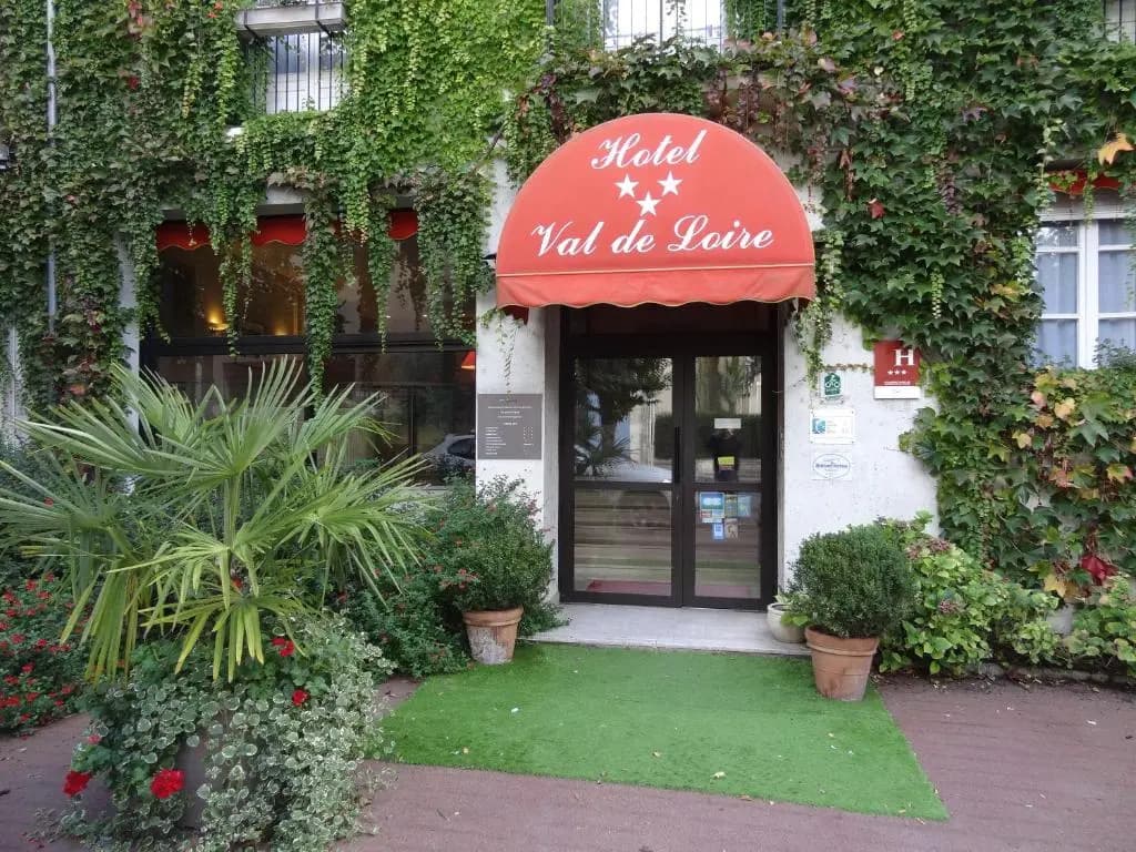 Hôtel Val De Loire - Photo 2