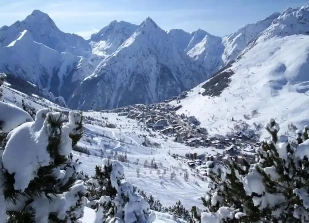 Cozy Mountain Base Near Slopes - Miniature 7