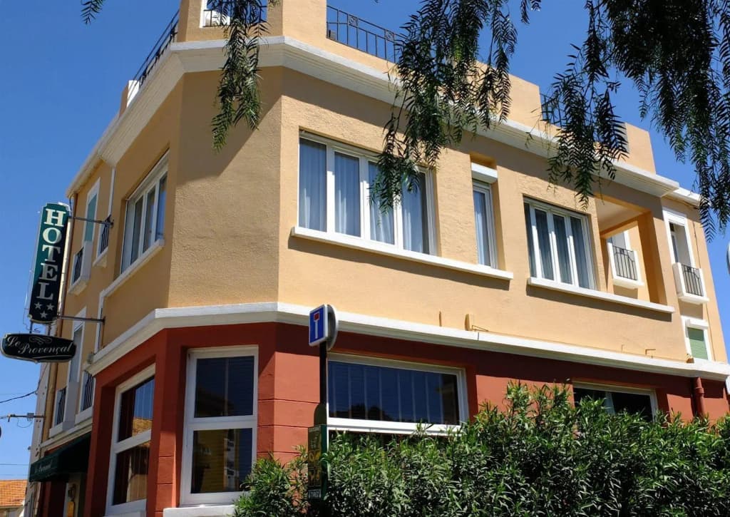 Hôtel Le Provençal - Photo 1