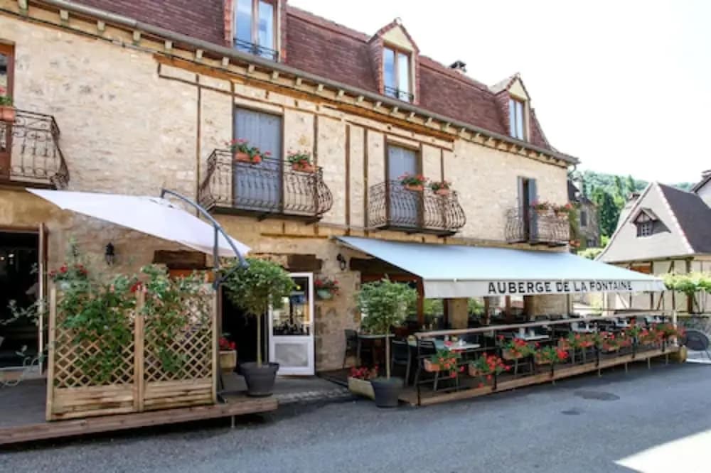 Logis Auberge de la Fontaine - Photo 1