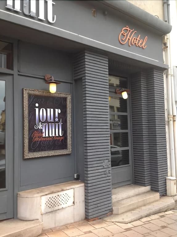 Hôtel Jour & Nuit - Photo 1