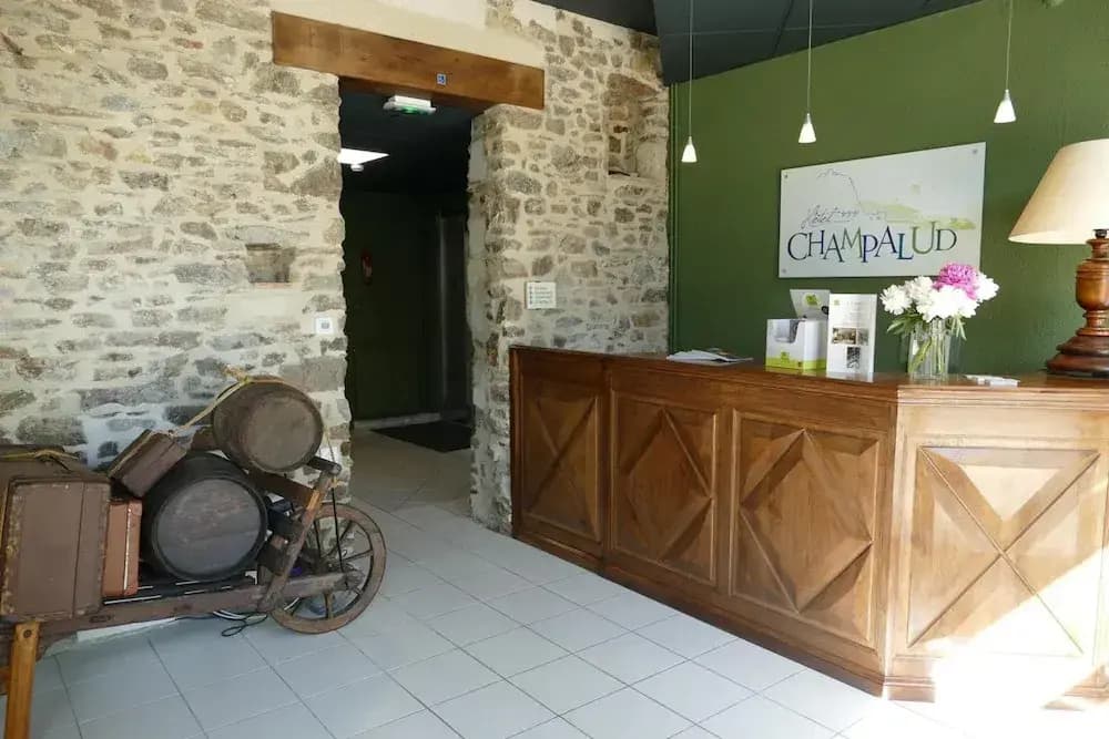 Logis Le Champalud - Photo 2