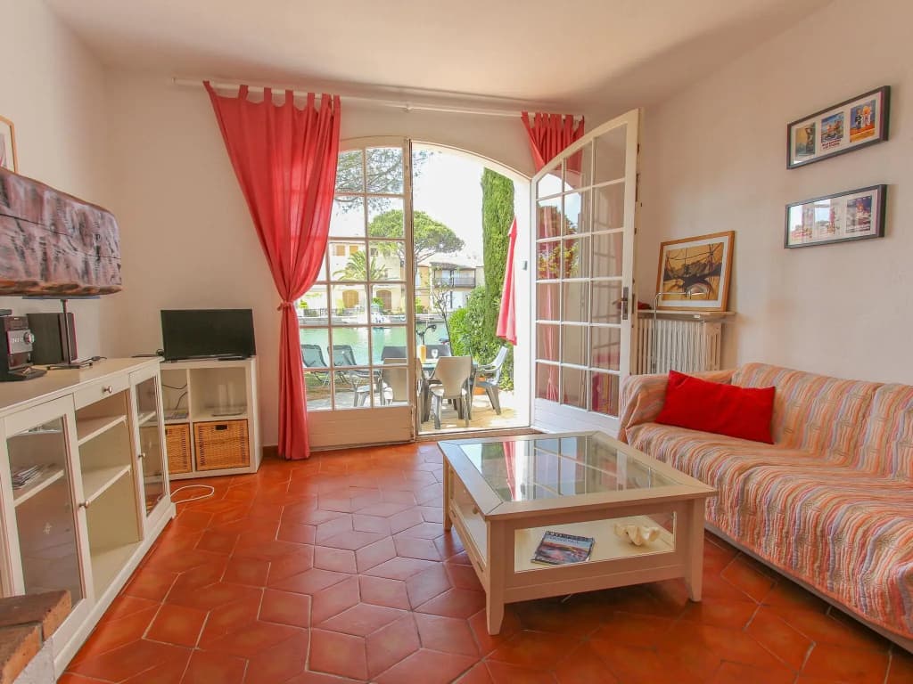 Pleasant Holiday Home in Port Grimaud With Garden - Photo 5