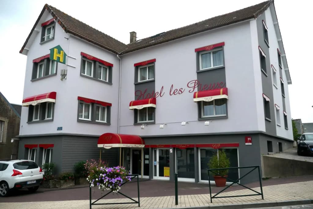Hôtel les Pieux - Photo 1