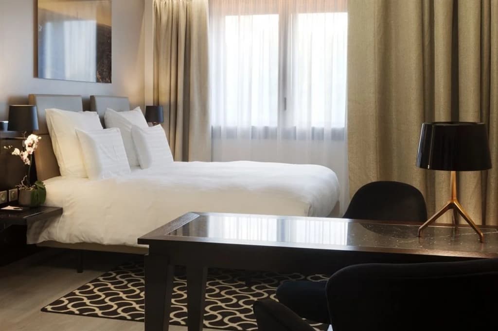 AC Porte Maillot Hotel - Miniature 7