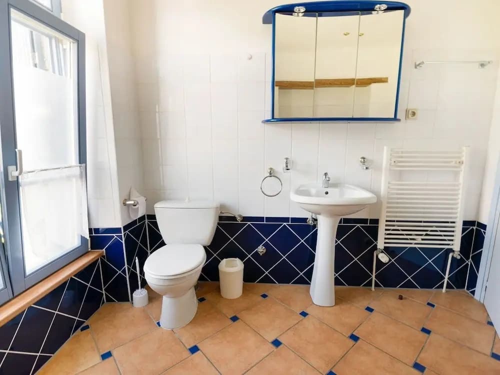 Apartment is Approx. 100 Metres From the Atlantic - Miniature 8