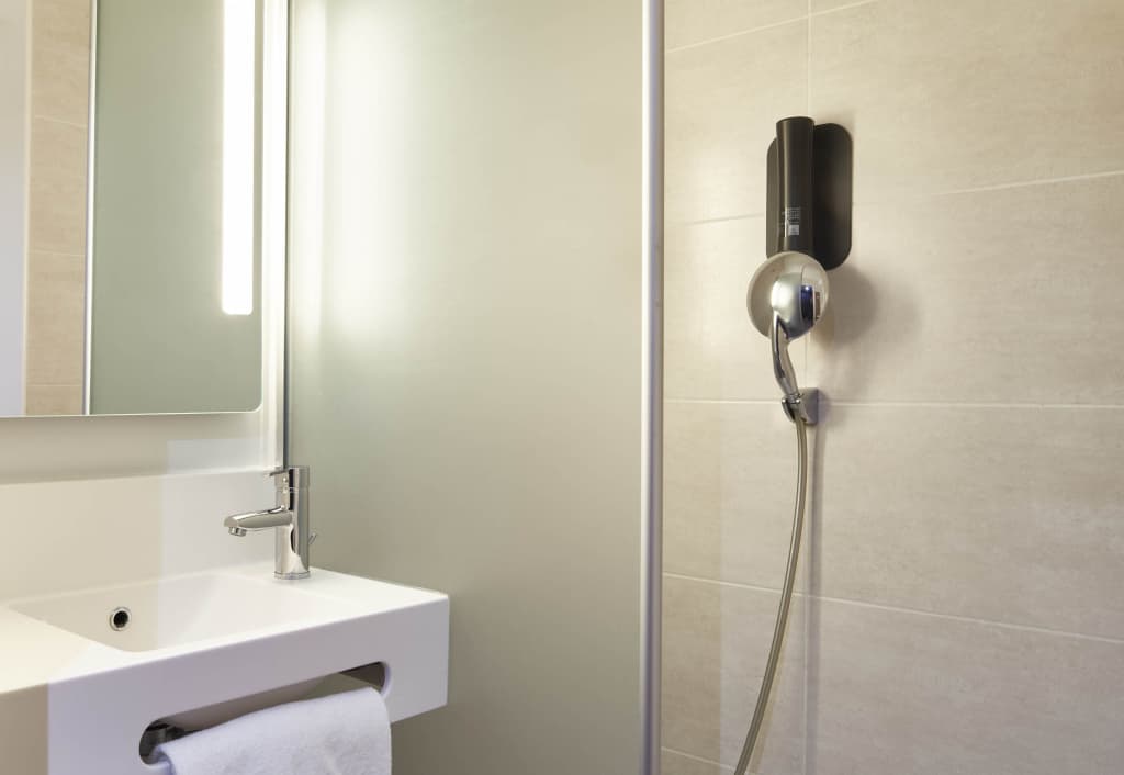 B&B HOTEL NANTERRE Rueil Malmaison - Miniature 7