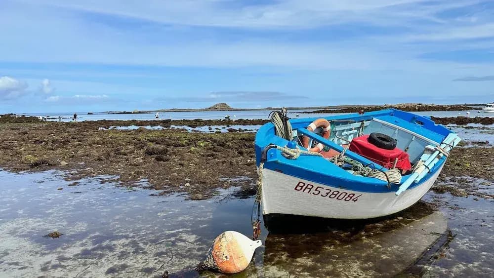 Unusual Accommodation Right on the Water - Miniature 8