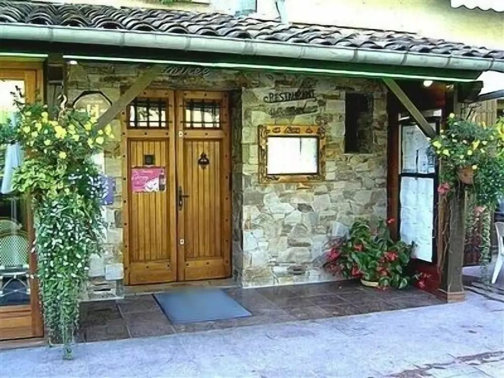 Hôtel Restaurant La Bombardière - Photo 1