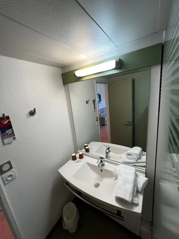 ibis budget Marseille Est Porte d'Aubagne - Miniature 8