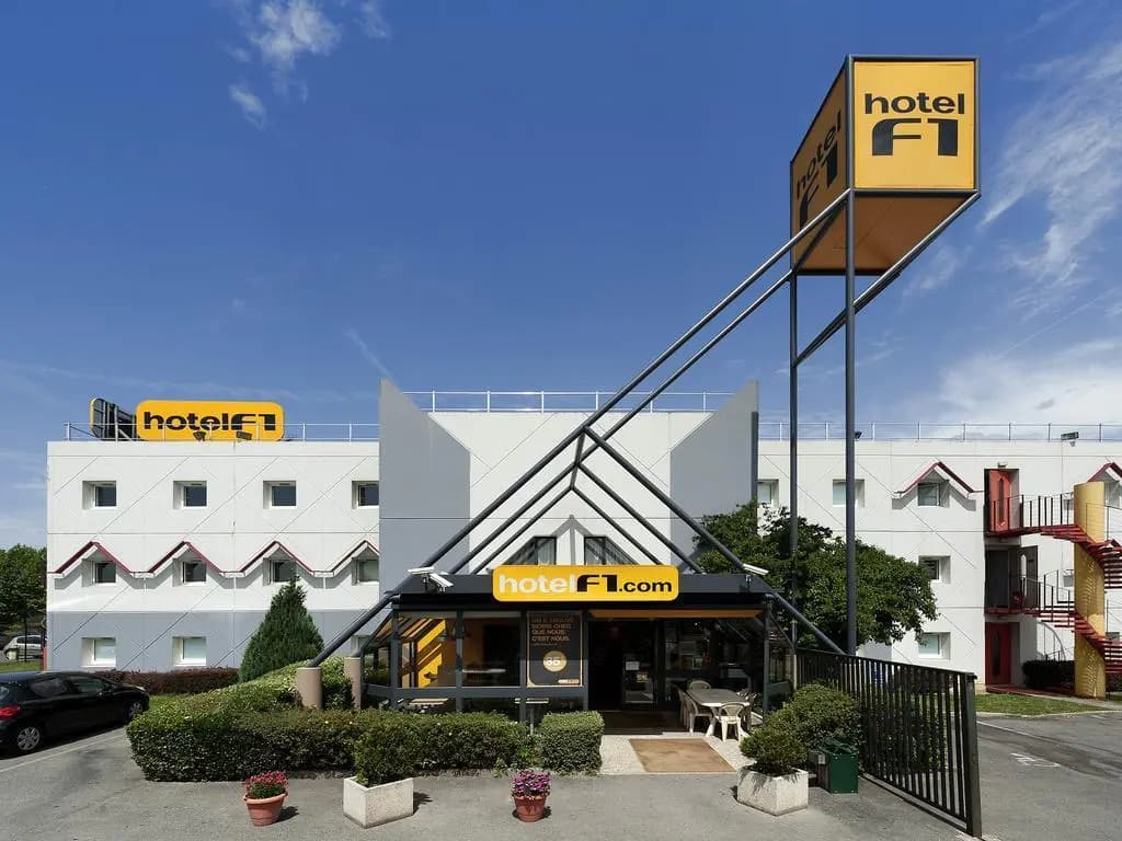 Hotelf1 Rennes Ouest le Rheu - Photo 1