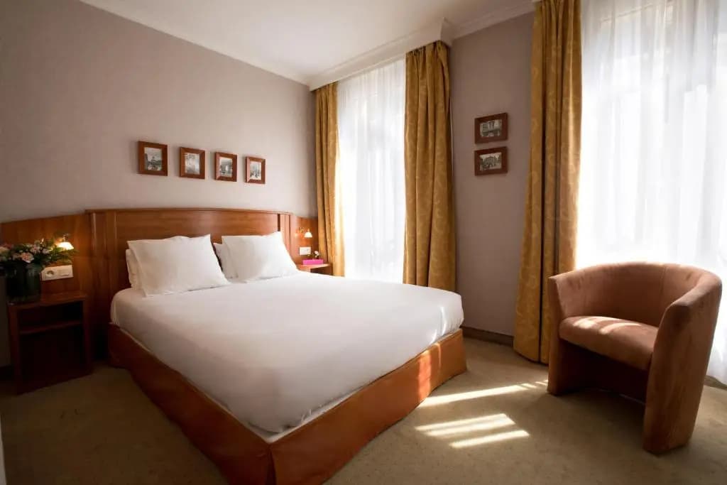 Elysees Opera Hotel - Miniature 7