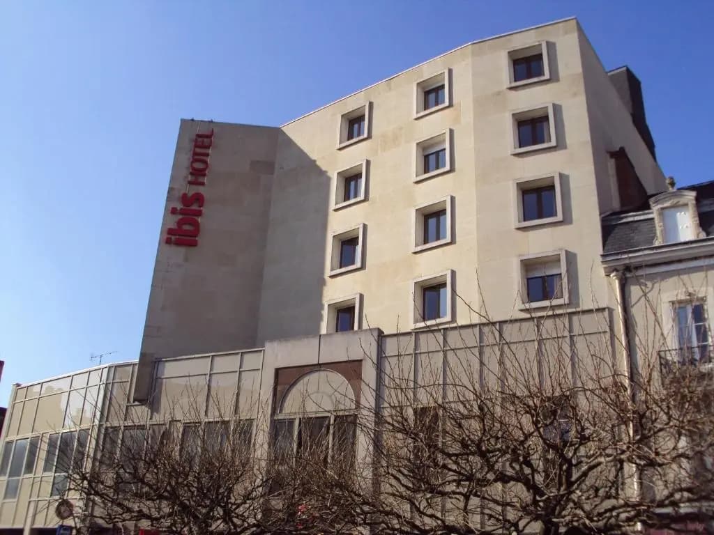 ibis Chateauroux - Photo 1