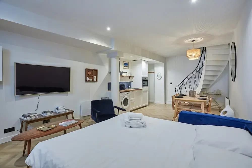 Superb Duplex Apartment Center of Paris - Photo 4