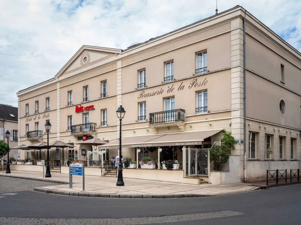ibis Montargis - Photo 1