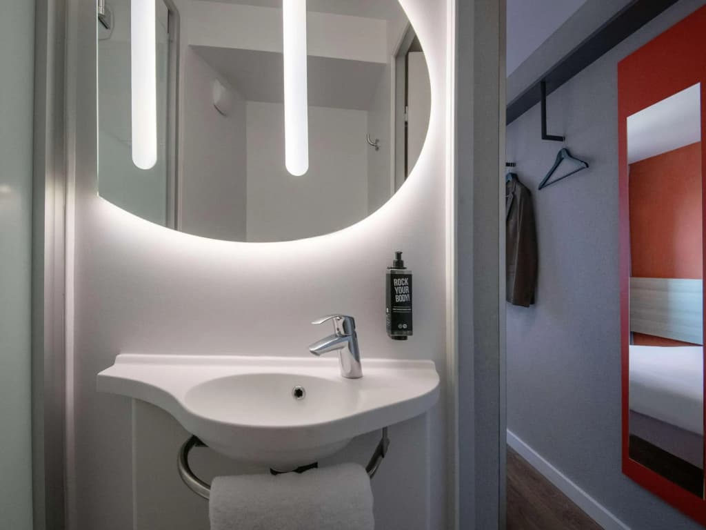 ibis budget Nice Aeroport Promenade des Anglais - Miniature 8