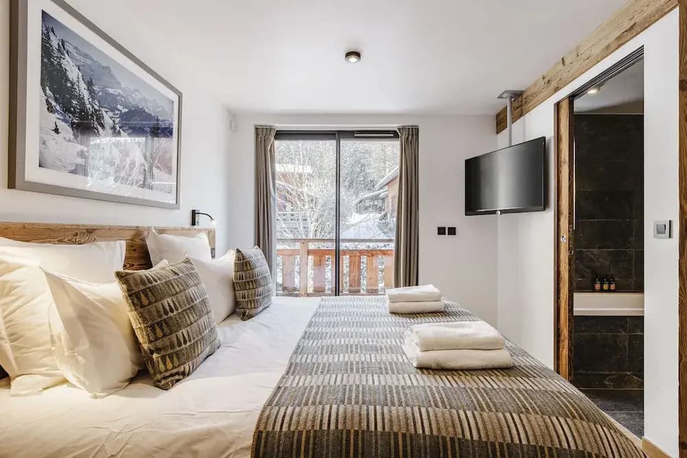 Chalet Black Squirrel Luxury Retreat With hot tub Sauna - Photo 3