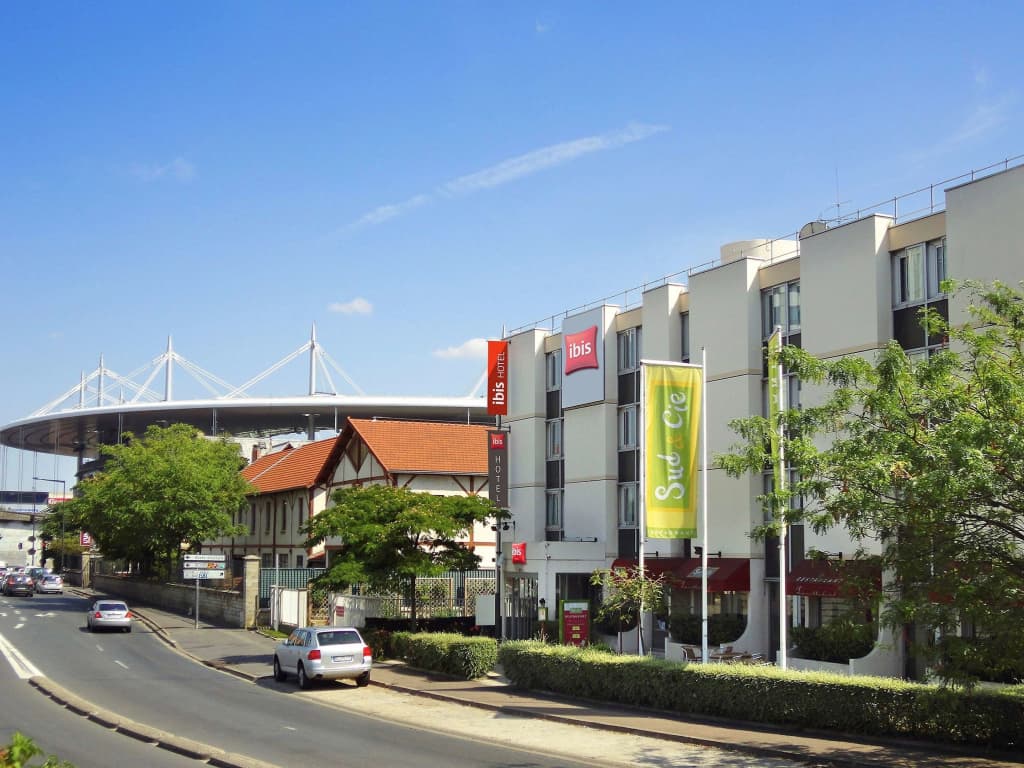 ibis Saint-Denis Stade Ouest - Photo 1