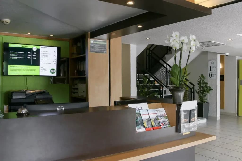 B&B HOTEL Aubagne Gémenos - Photo 2