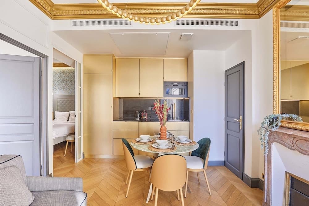 Superb AC- 2bdr Apartement Montaigne/arc de Triomphe - Miniature 8