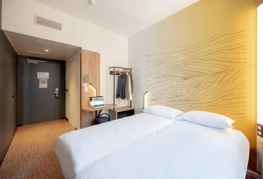B&B HOTEL Toulon Centre Gare - Photo 2
