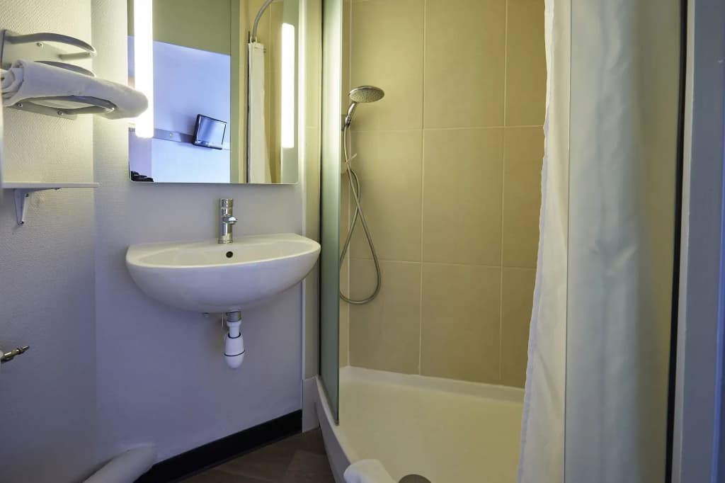B&B HOTEL Paris Nord Villepinte - Miniature 7