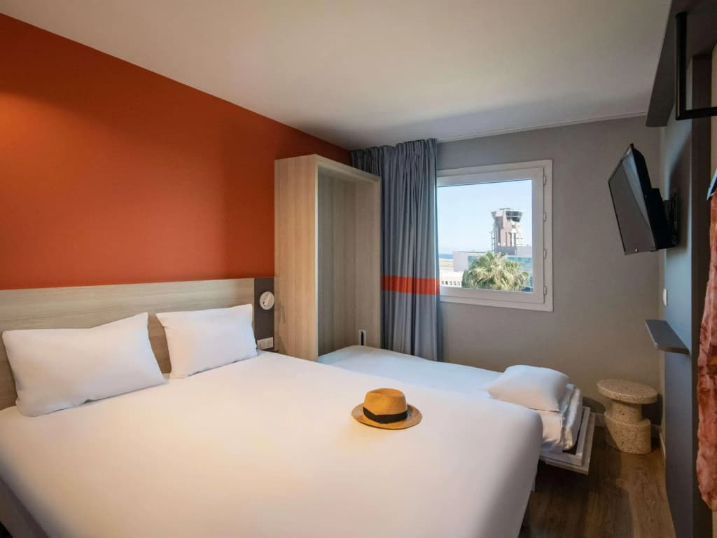 ibis budget Nice Aeroport Promenade des Anglais - Photo 3