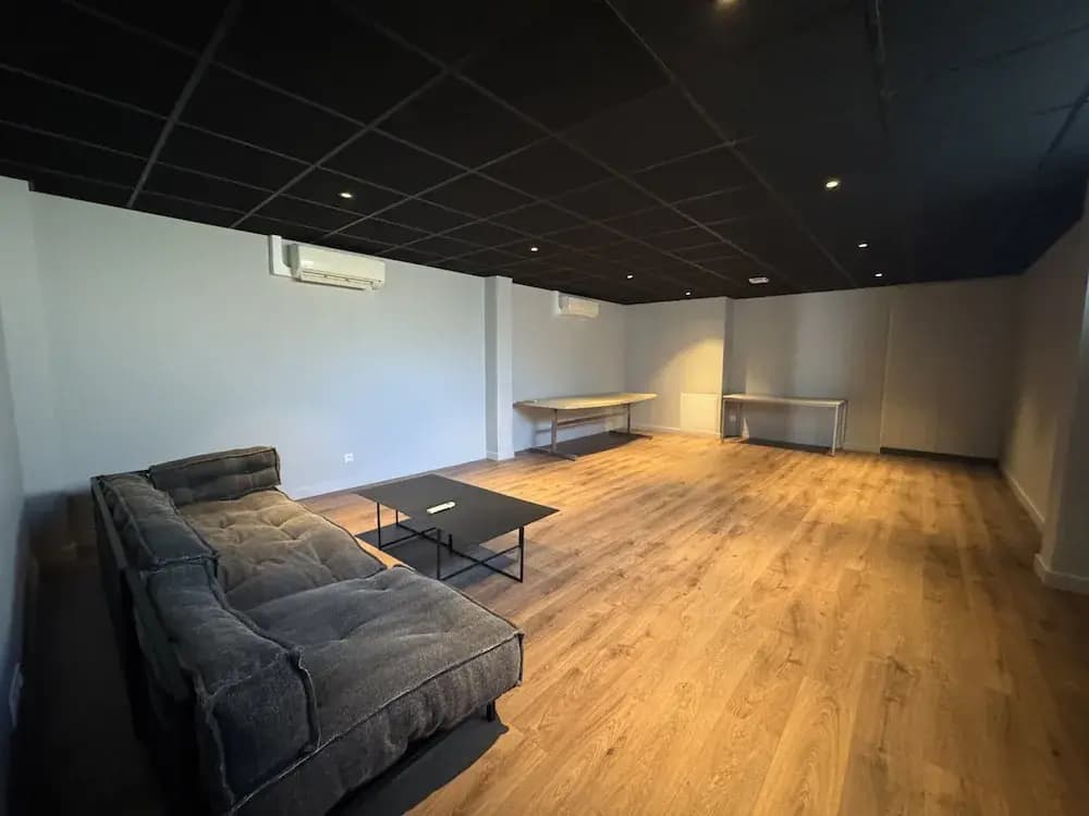 Stylish Home Base for Your Adventure - Miniature 7