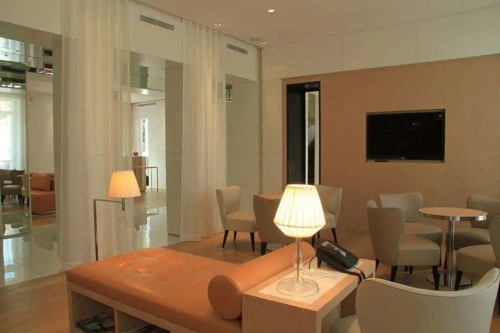 Le Cesar Hotel - Miniature 7