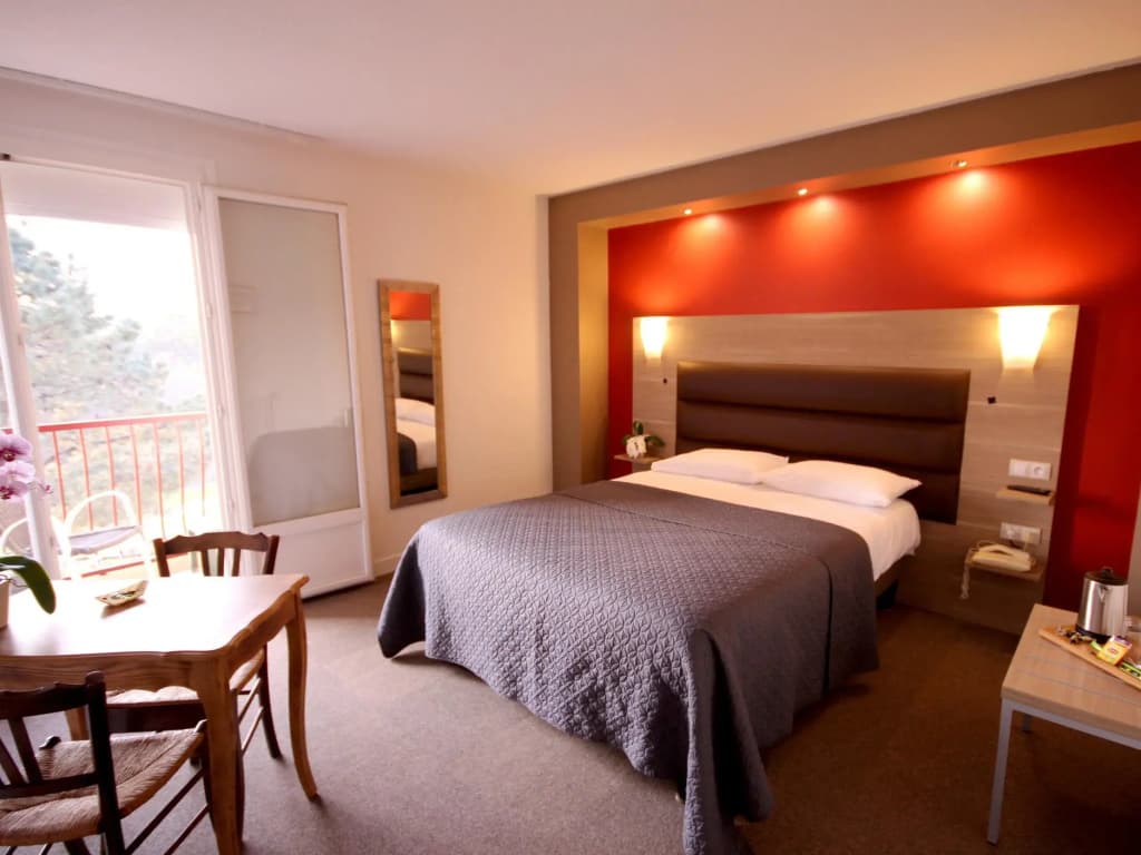 Logis Hotel Le Tropicana - Photo 2
