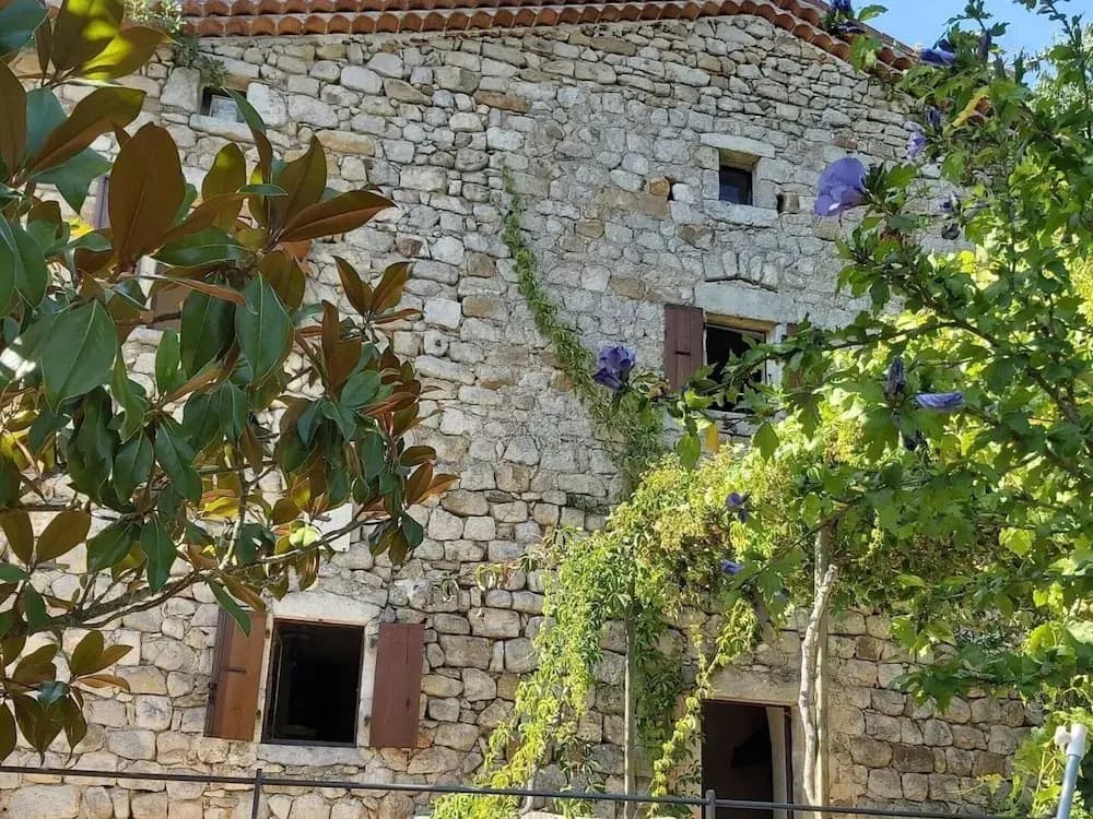 Charming Stone House - Photo 1