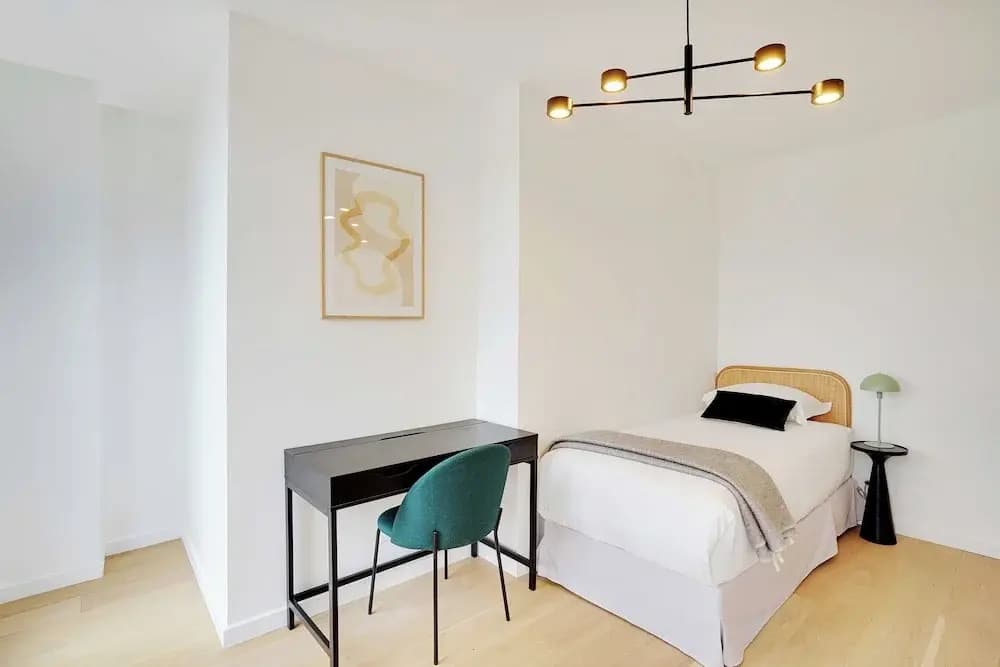 Duplex With Terrace in Levallois - Miniature 6