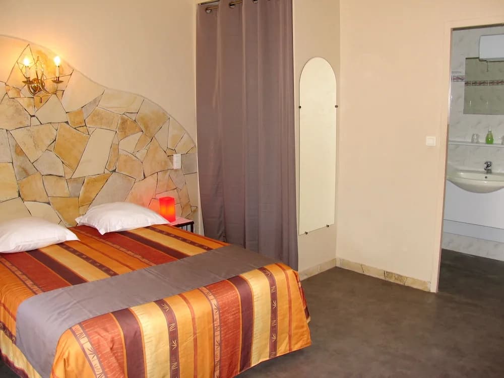 Hôtel et Studios Les Amandiers - Photo 5