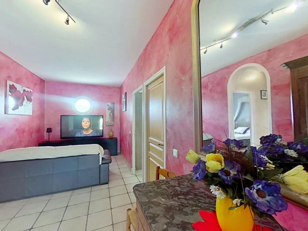 Villa in L'isle-sur-la-sorgue With Pool - Photo 4