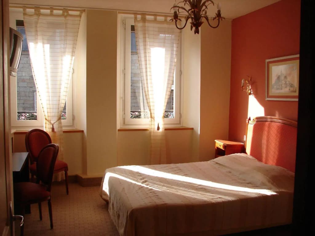 Hôtel Saint-Pierre - Photo 1
