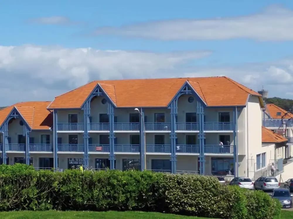 Apartment in Biscarosse Near Sandy Beach - Photo 1